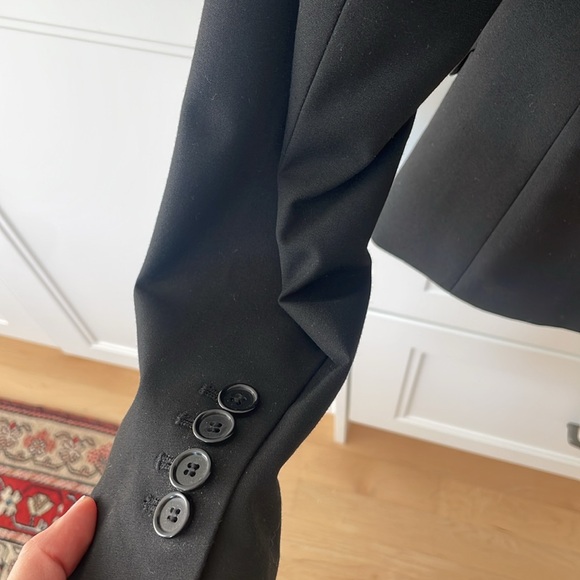 Ann Taylor fitted blazer. Never worn - Picture 3 of 4